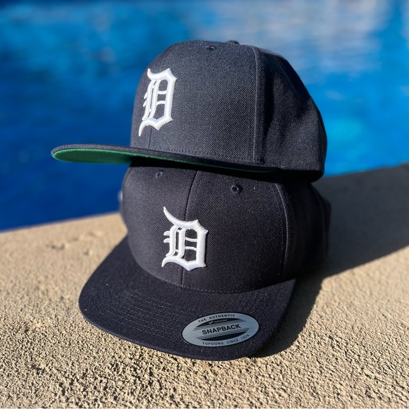 Detroit Medium Rare Yupoong Classic Snapback Baseball Cap - Picture 12 of 12